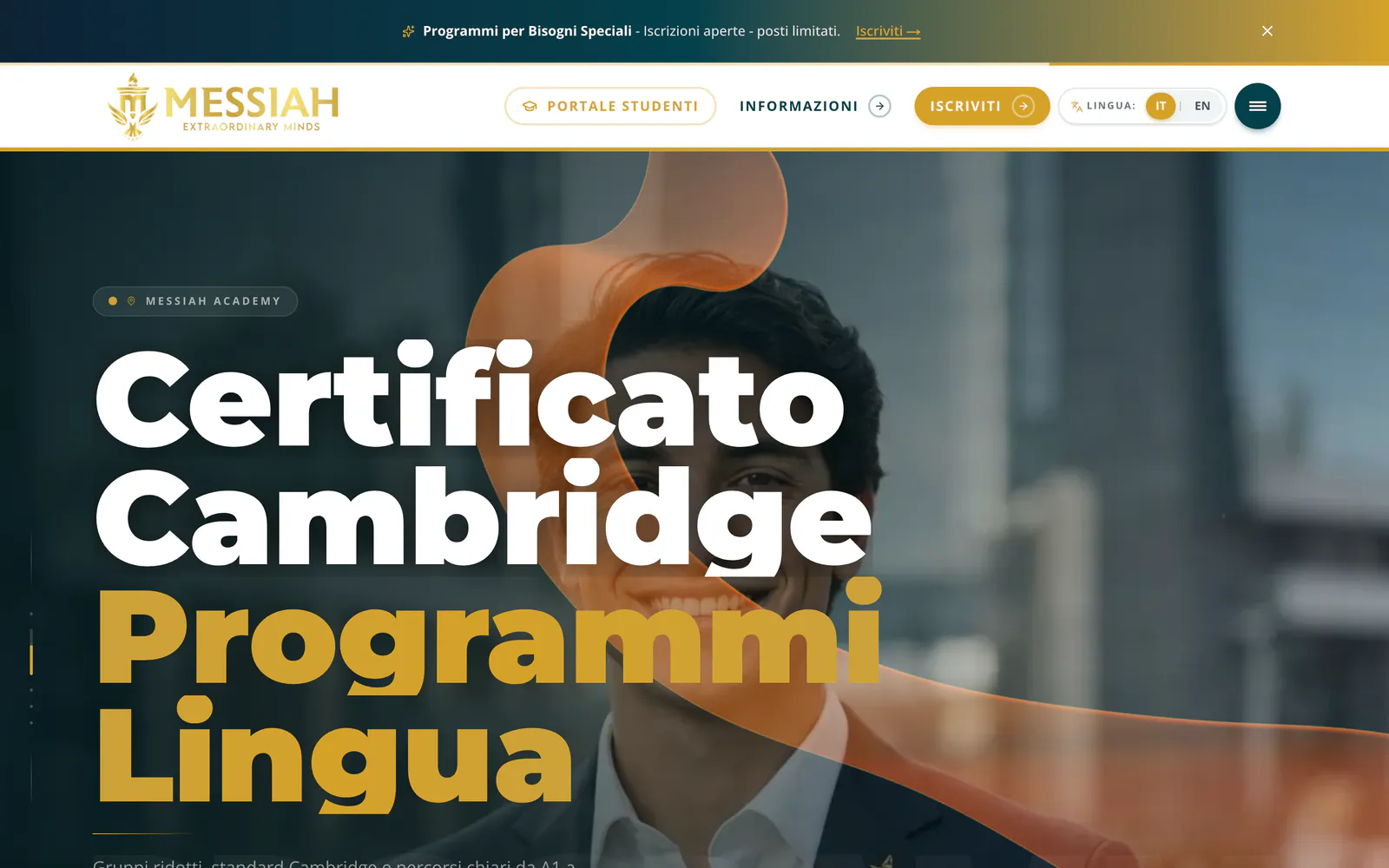 Messiah Education home page in Italian with a Cambridge certificate headline, enrol buttons and an IT and EN language switch, on a laptop